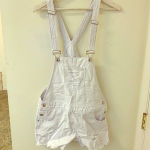 Short, “deconstructed”, white overalls